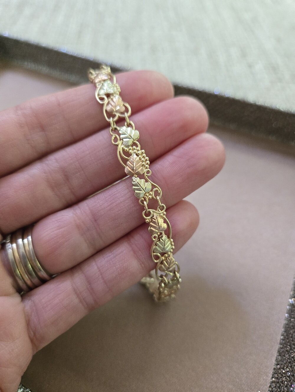 Black Hills Gold 10k Two-Tone Leaf Vine Bracelet - Picture 3 of 11